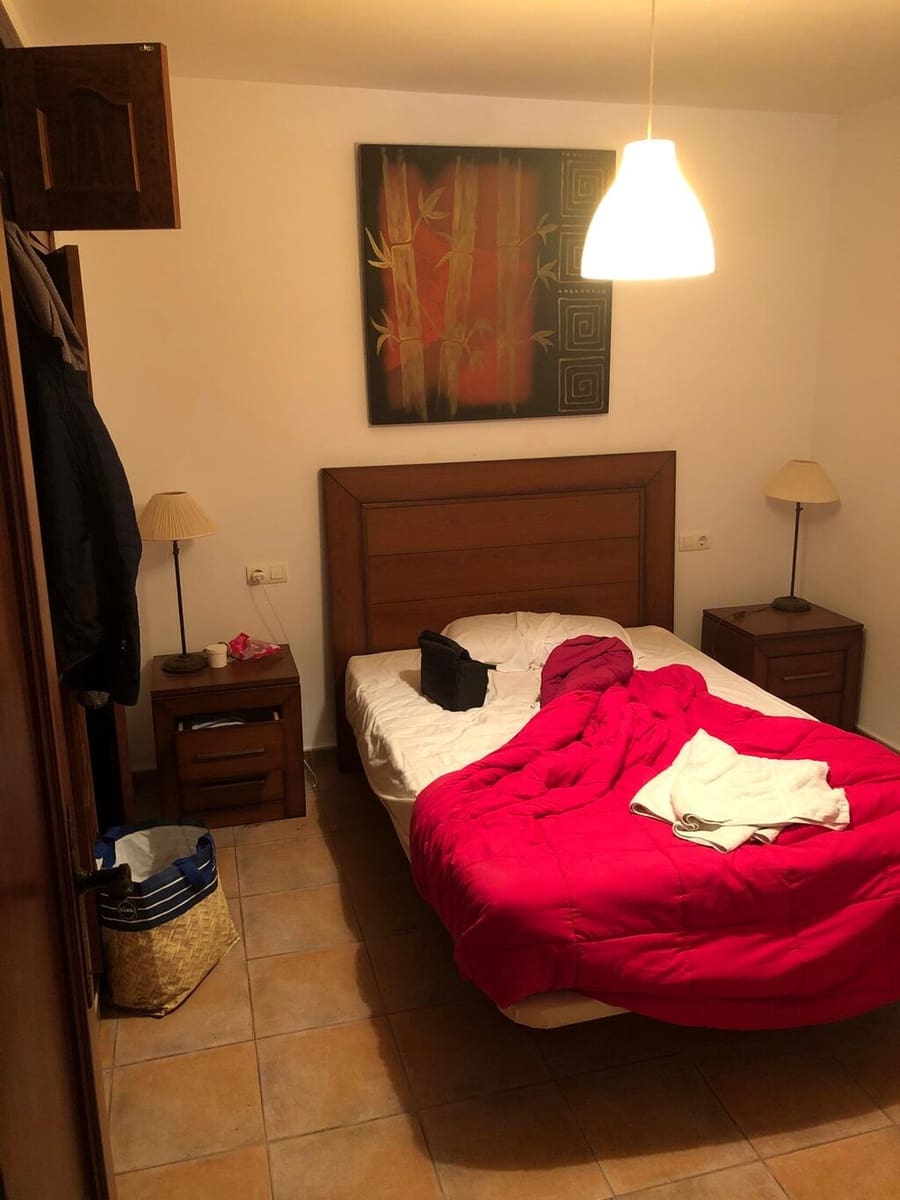 Casa de 9 habitaciones en Sayalonga en venta - 235.000 € (Ref: 9906931)
