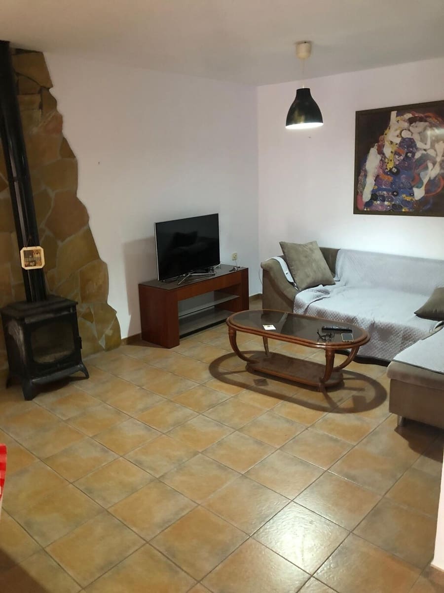 Casa de 9 habitaciones en Sayalonga en venta - 235.000 € (Ref: 9906931)