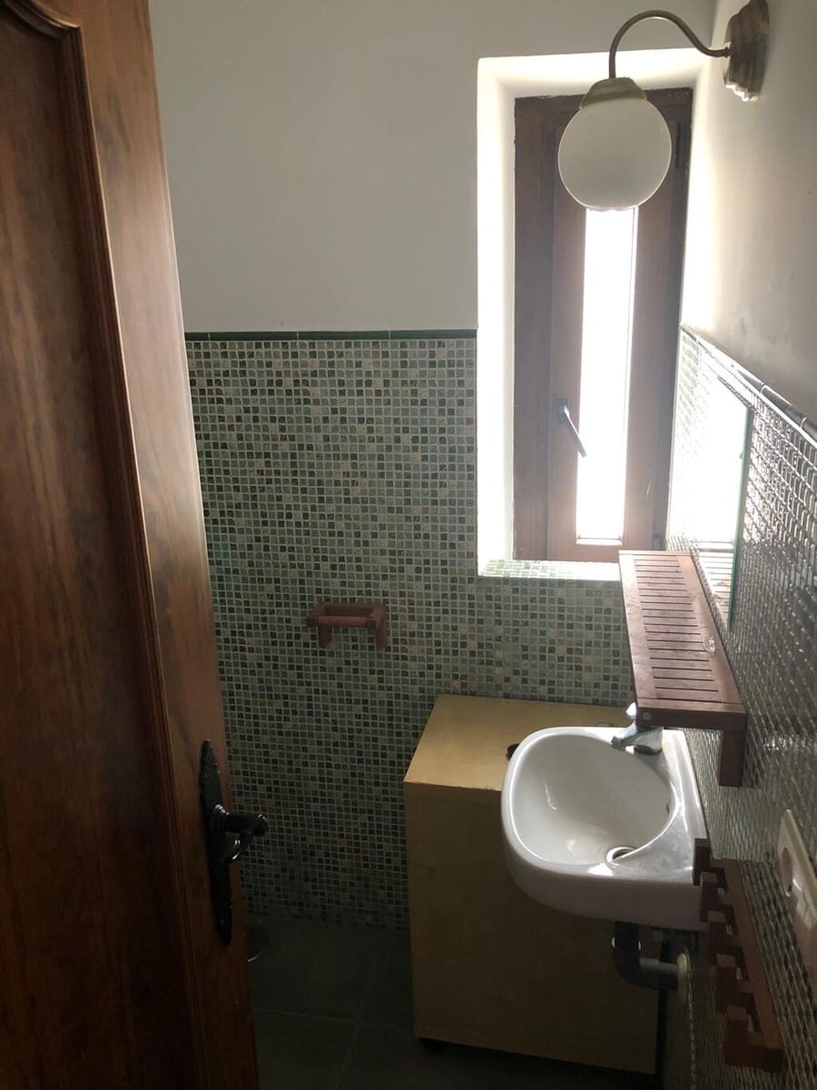 Casa de 9 habitaciones en Sayalonga en venta - 235.000 € (Ref: 9906931)