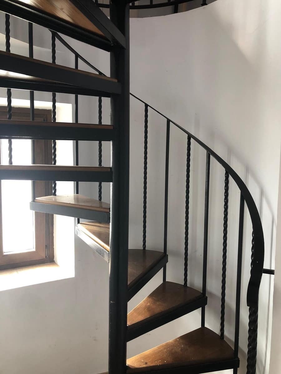 Casa de 9 habitaciones en Sayalonga en venta - 235.000 € (Ref: 9906931)