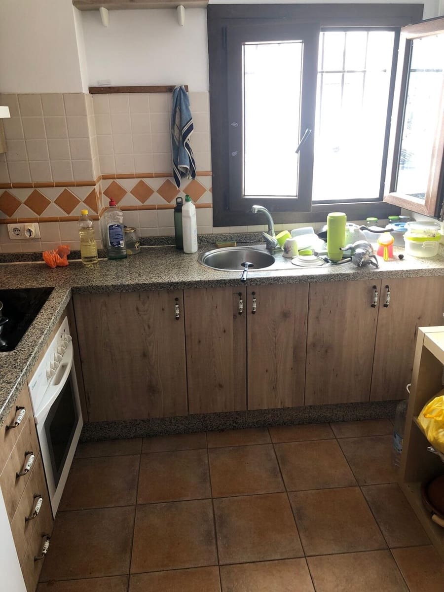Casa de 9 habitaciones en Sayalonga en venta - 235.000 € (Ref: 9906931)
