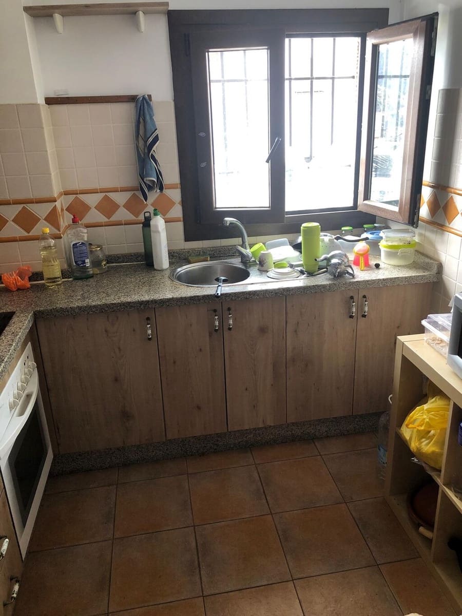 Casa de 9 habitaciones en Sayalonga en venta - 235.000 € (Ref: 9906931)