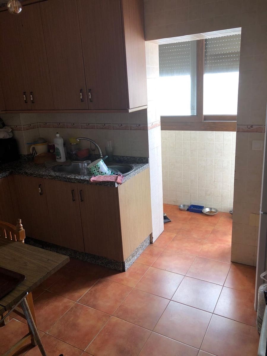 Casa de 9 habitaciones en Sayalonga en venta - 235.000 € (Ref: 9906931)
