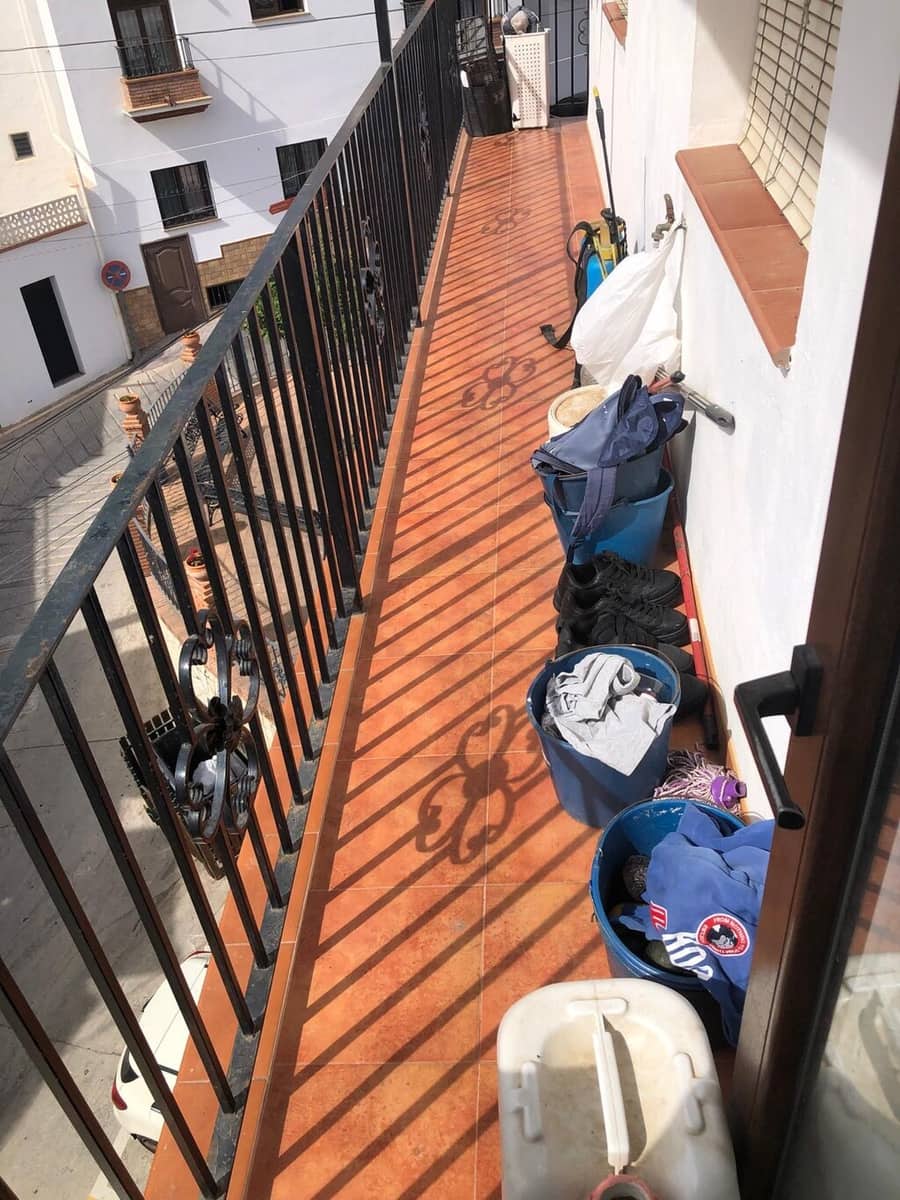 Casa de 9 habitaciones en Sayalonga en venta - 235.000 € (Ref: 9906931)