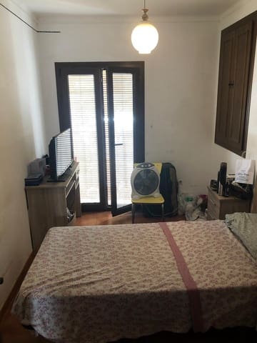 9 soveværelse Byhus til salg i Sayalonga - € 235.000 (Ref: 9906931)