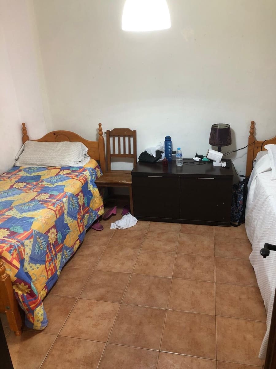 Casa de 9 habitaciones en Sayalonga en venta - 235.000 € (Ref: 9906931)
