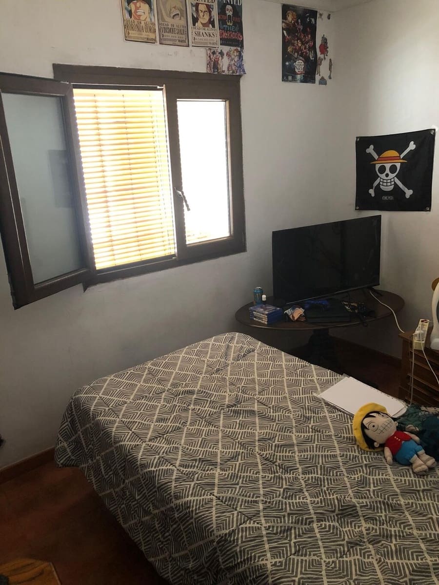 Casa de 9 habitaciones en Sayalonga en venta - 235.000 € (Ref: 9906931)