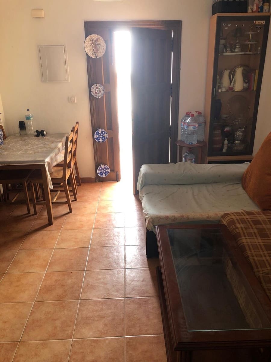 Casa de 9 habitaciones en Sayalonga en venta - 235.000 € (Ref: 9906931)