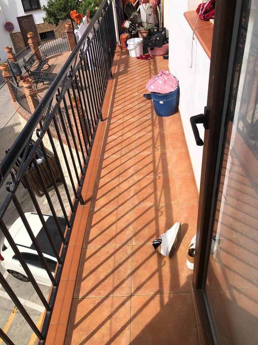 Casa de 9 habitaciones en Sayalonga en venta - 235.000 € (Ref: 9906931)