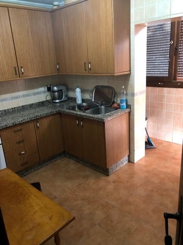 9 soveværelse Byhus til salg i Sayalonga - € 235.000 (Ref: 9906931)