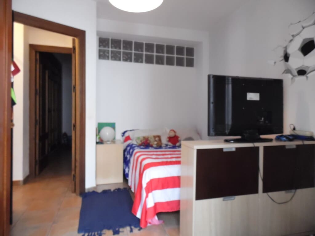 9 bedroom Townhouse for sale in Sayalonga - € 235,000 (Ref: 9906931)