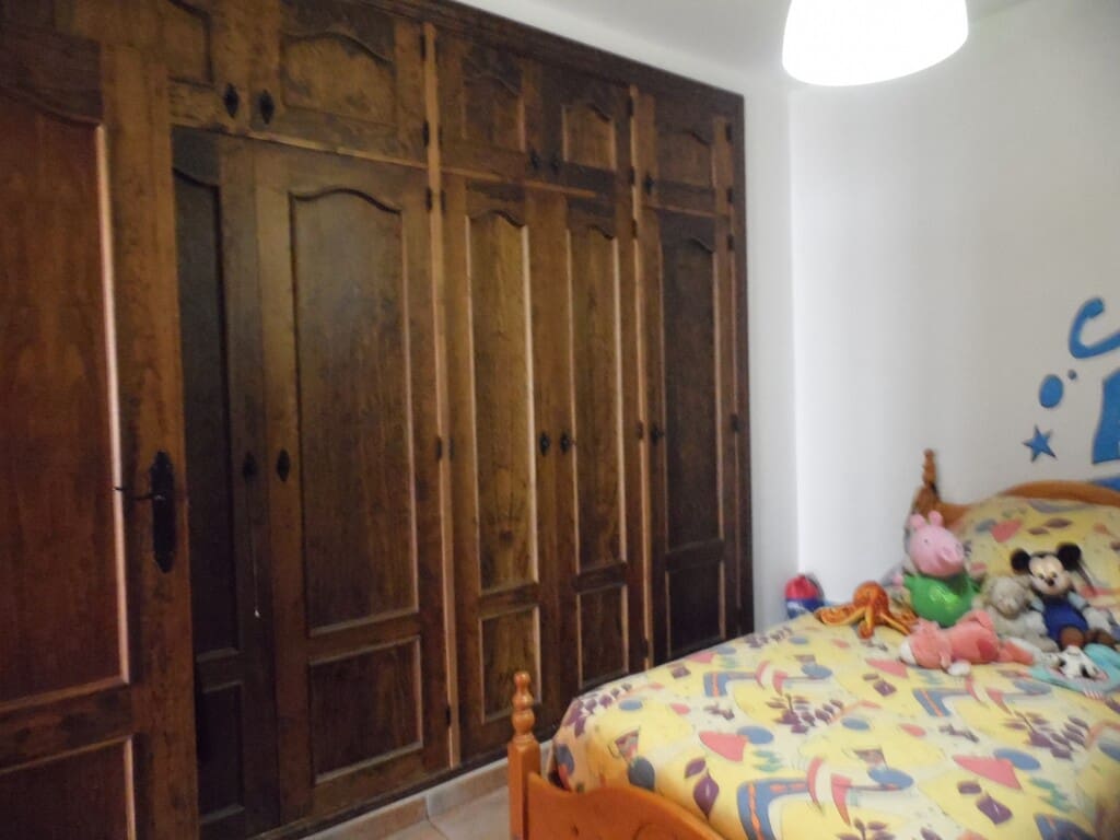 9 bedroom Townhouse for sale in Sayalonga - € 235,000 (Ref: 9906931)