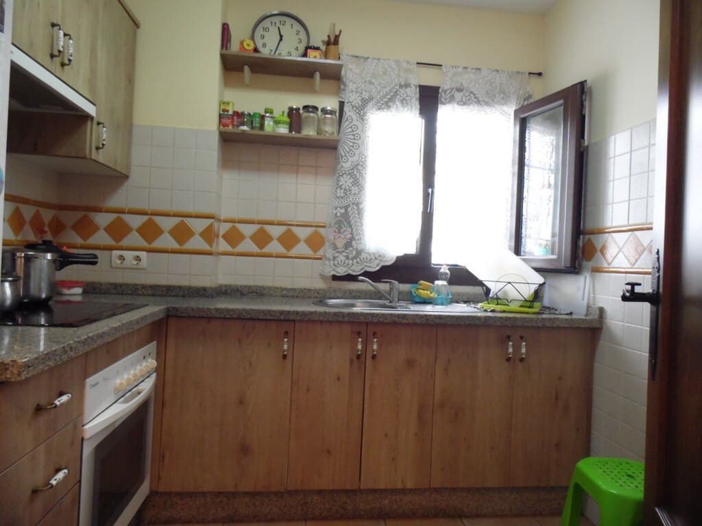 9 bedroom Townhouse for sale in Sayalonga - € 235,000 (Ref: 9906931)