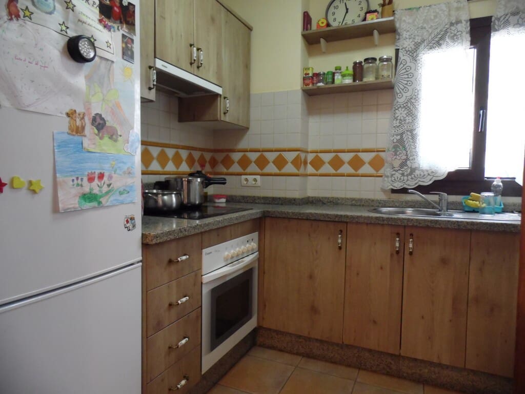 9 bedroom Townhouse for sale in Sayalonga - € 235,000 (Ref: 9906931)