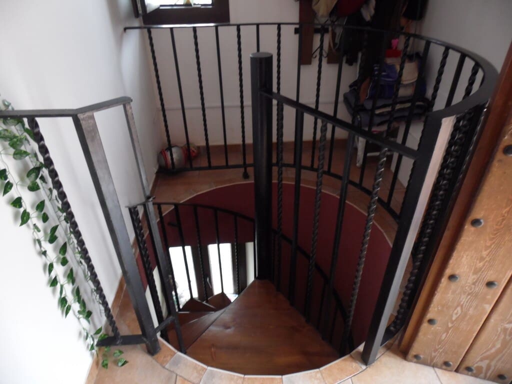 9 bedroom Townhouse for sale in Sayalonga - € 235,000 (Ref: 9906931)