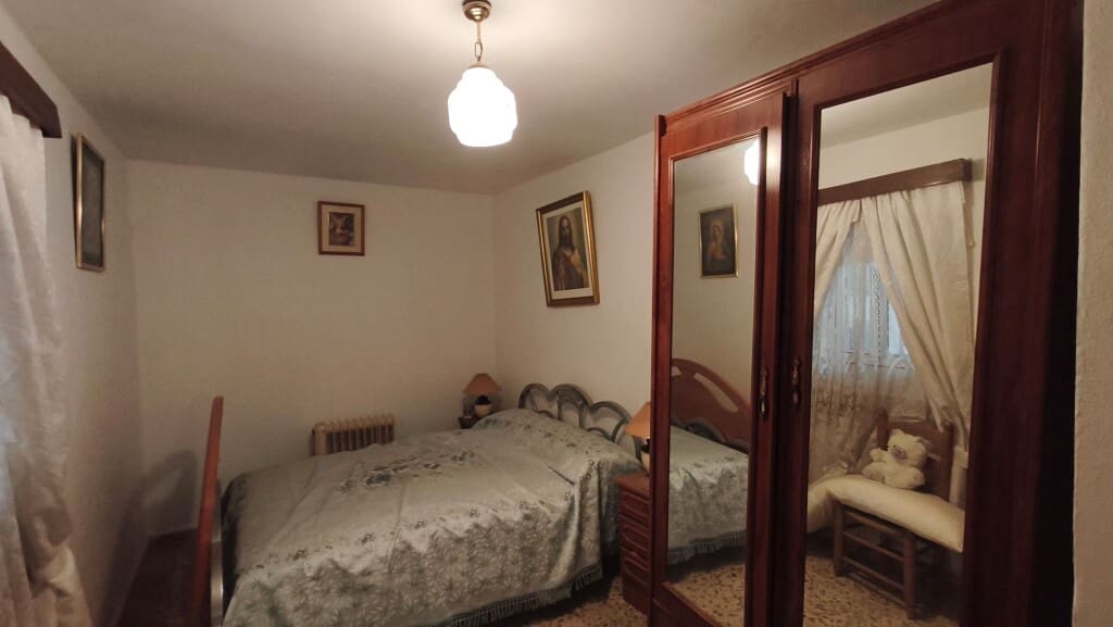 4 bedroom Townhouse for sale in Archez - € 71,000 (Ref: 9966283)