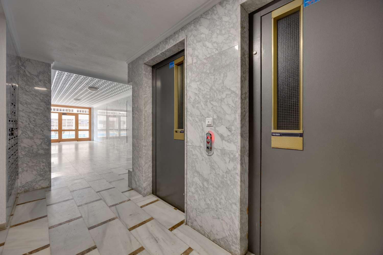 3 soveværelse Lejlighed til salg i Torrevieja med swimmingpool - € 256.000 (Ref: 10003549)
