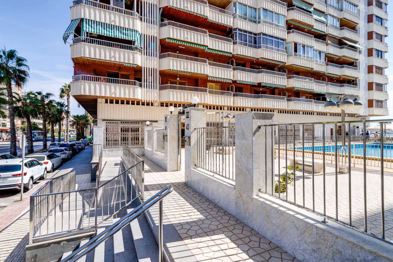 3 soveværelse Lejlighed til salg i Torrevieja med swimmingpool - € 256.000 (Ref: 10003549)