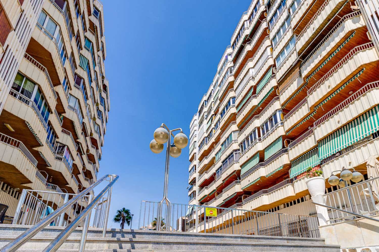 3 soveværelse Lejlighed til salg i Torrevieja med swimmingpool - € 256.000 (Ref: 10003549)