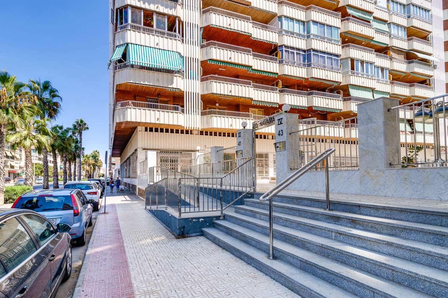 3 soveværelse Lejlighed til salg i Torrevieja med swimmingpool - € 256.000 (Ref: 10003549)