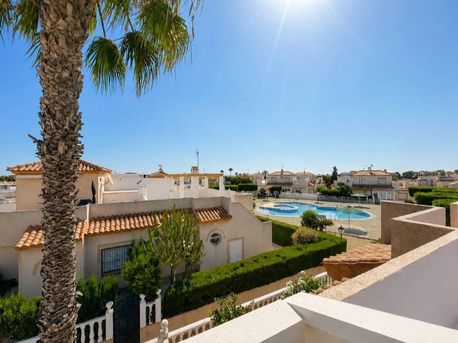 3 soveværelse Lejlighed til salg i Los Altos med swimmingpool - € 239.000 (Ref: 10003550)
