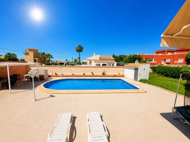 5 makuuhuone Huvila myytävänä paikassa El Chaparral, Torrevieja mukana uima-altaan 
autotalli - 399 000 € (Ref: 10012945)