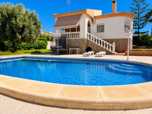 5 makuuhuone Huvila myytävänä paikassa El Chaparral, Torrevieja mukana uima-altaan 
autotalli - 399 000 € (Ref: 10012945)