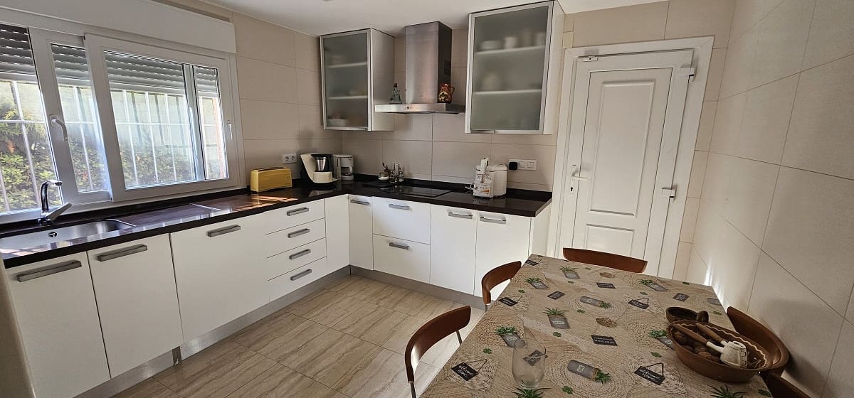 6 makuuhuone Huvila myytävänä paikassa La Veleta - 1 100 000 € (Ref: 10023666)