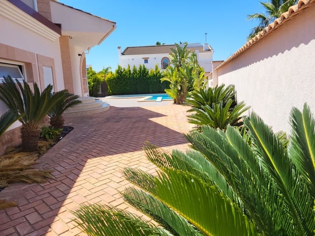 4 Zimmer Villa zu verkaufen in Ciudad Quesada, Rojales mit Pool Garage - 859.000 € (Ref: 10035014)