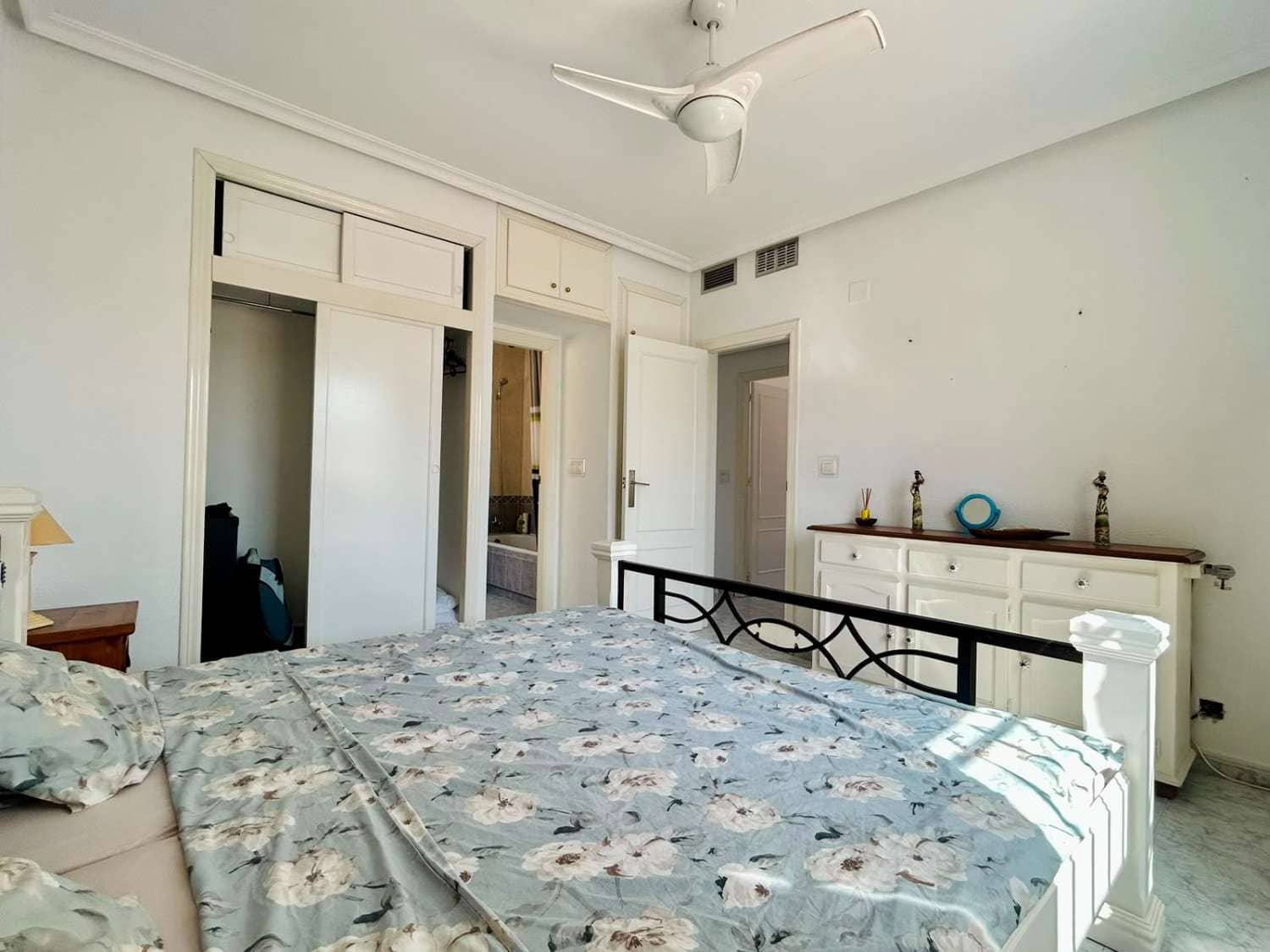 3 bedroom Villa for sale in San Luis with pool garage - € 360,000 (Ref: 10037091)