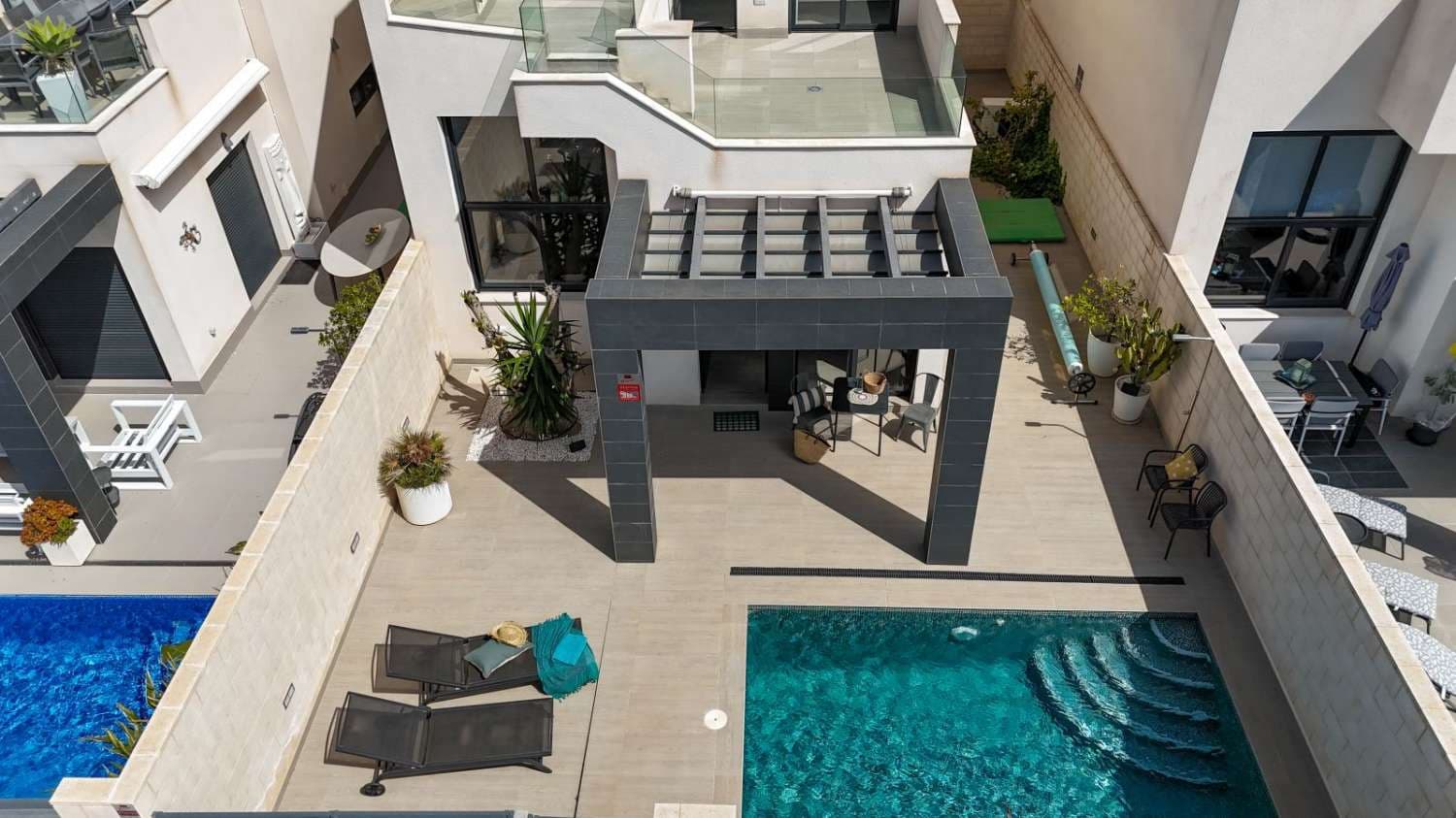 3 slaapkamer Rijtjeshuis te koop in Ciudad Quesada met zwembad - € 389.000 (Ref: 10061390)