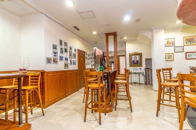 Local Comercial de 8 habitaciones en Torrevieja en venta - 1.250.000 € (Ref: 10061397)