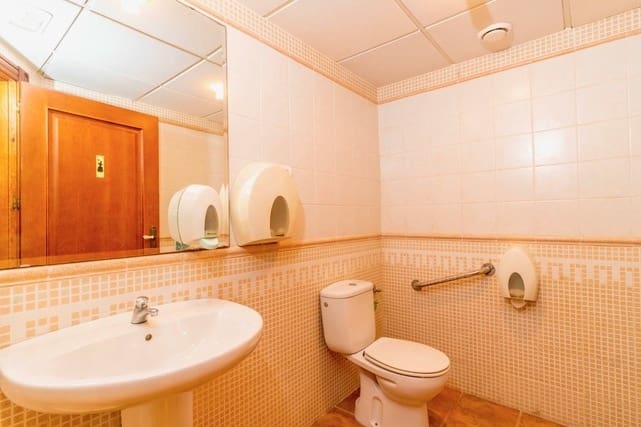 Local Comercial de 8 habitaciones en Torrevieja en venta - 1.250.000 € (Ref: 10061397)