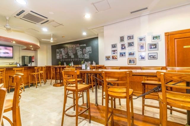 Local Comercial de 8 habitaciones en Torrevieja en venta - 1.250.000 € (Ref: 10061397)