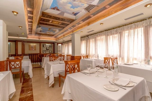 Local Comercial de 8 habitaciones en Torrevieja en venta - 1.250.000 € (Ref: 10061397)