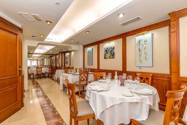Local Comercial de 8 habitaciones en Torrevieja en venta - 1.250.000 € (Ref: 10061397)