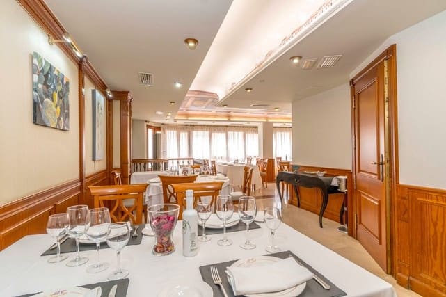 Local Comercial de 8 habitaciones en Torrevieja en venta - 1.250.000 € (Ref: 10061397)