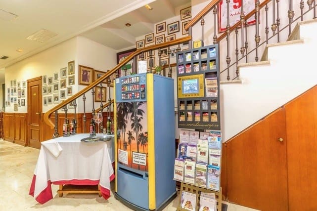 Local Comercial de 8 habitaciones en Torrevieja en venta - 1.250.000 € (Ref: 10061397)