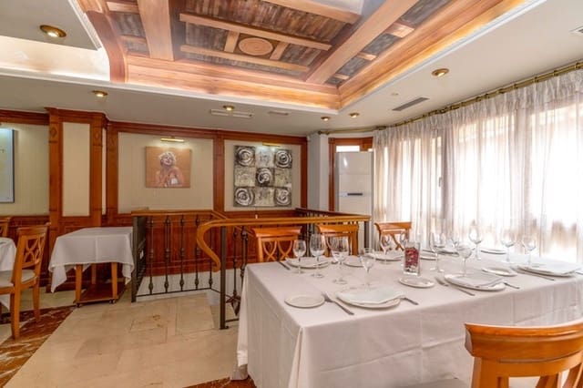 Local Comercial de 8 habitaciones en Centro - Muelle Pesquero, Torrevieja en venta - 1.250.000 € (Ref: 10061397)