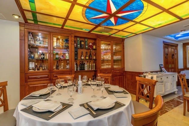 Local Comercial de 8 habitaciones en Torrevieja en venta - 1.250.000 € (Ref: 10061397)