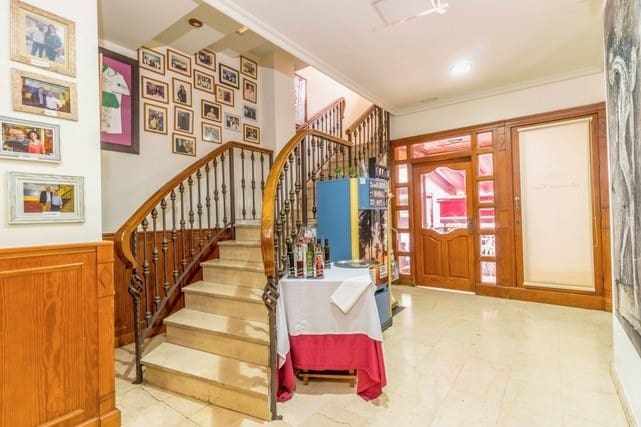 Local Comercial de 8 habitaciones en Torrevieja en venta - 1.250.000 € (Ref: 10061397)