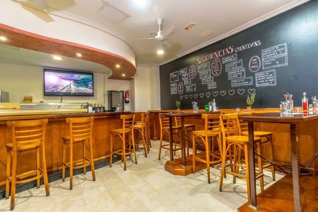 Local Comercial de 8 habitaciones en Torrevieja en venta - 1.250.000 € (Ref: 10061397)