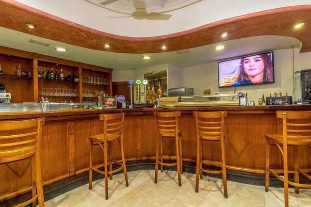 Local Comercial de 8 habitaciones en Torrevieja en venta - 1.250.000 € (Ref: 10061397)