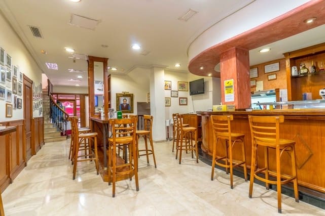 Local Comercial de 8 habitaciones en Torrevieja en venta - 1.250.000 € (Ref: 10061397)