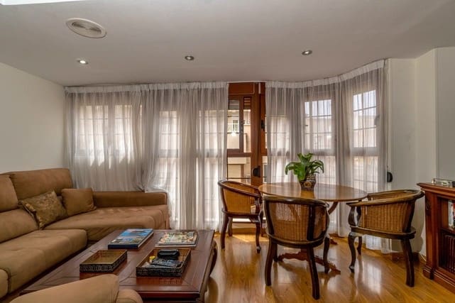 Local Comercial de 8 habitaciones en Torrevieja en venta - 1.250.000 € (Ref: 10061397)