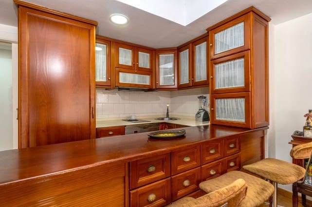 Local Comercial de 8 habitaciones en Torrevieja en venta - 1.250.000 € (Ref: 10061397)