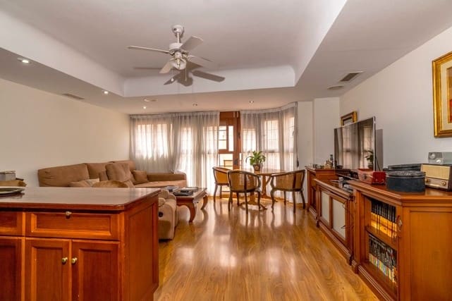 Local Comercial de 8 habitaciones en Torrevieja en venta - 1.250.000 € (Ref: 10061397)