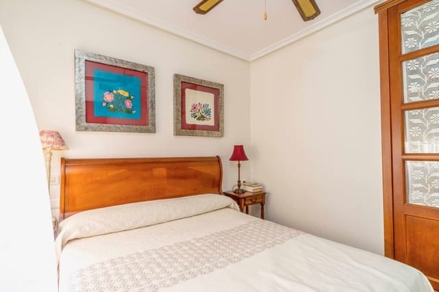 Local Comercial de 8 habitaciones en Torrevieja en venta - 1.250.000 € (Ref: 10061397)