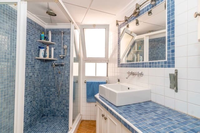 Local Comercial de 8 habitaciones en Torrevieja en venta - 1.250.000 € (Ref: 10061397)