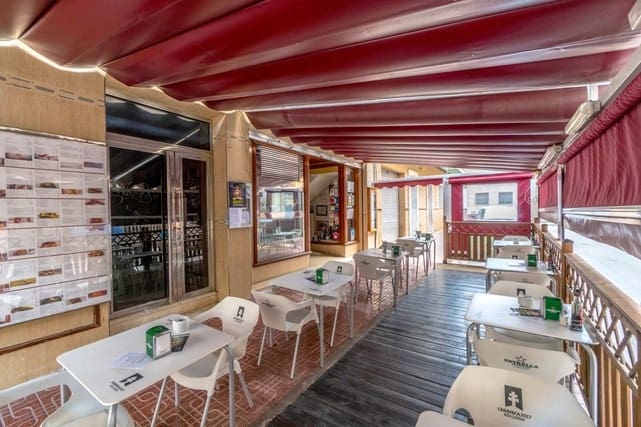 Local Comercial de 8 habitaciones en Torrevieja en venta - 1.250.000 € (Ref: 10061397)